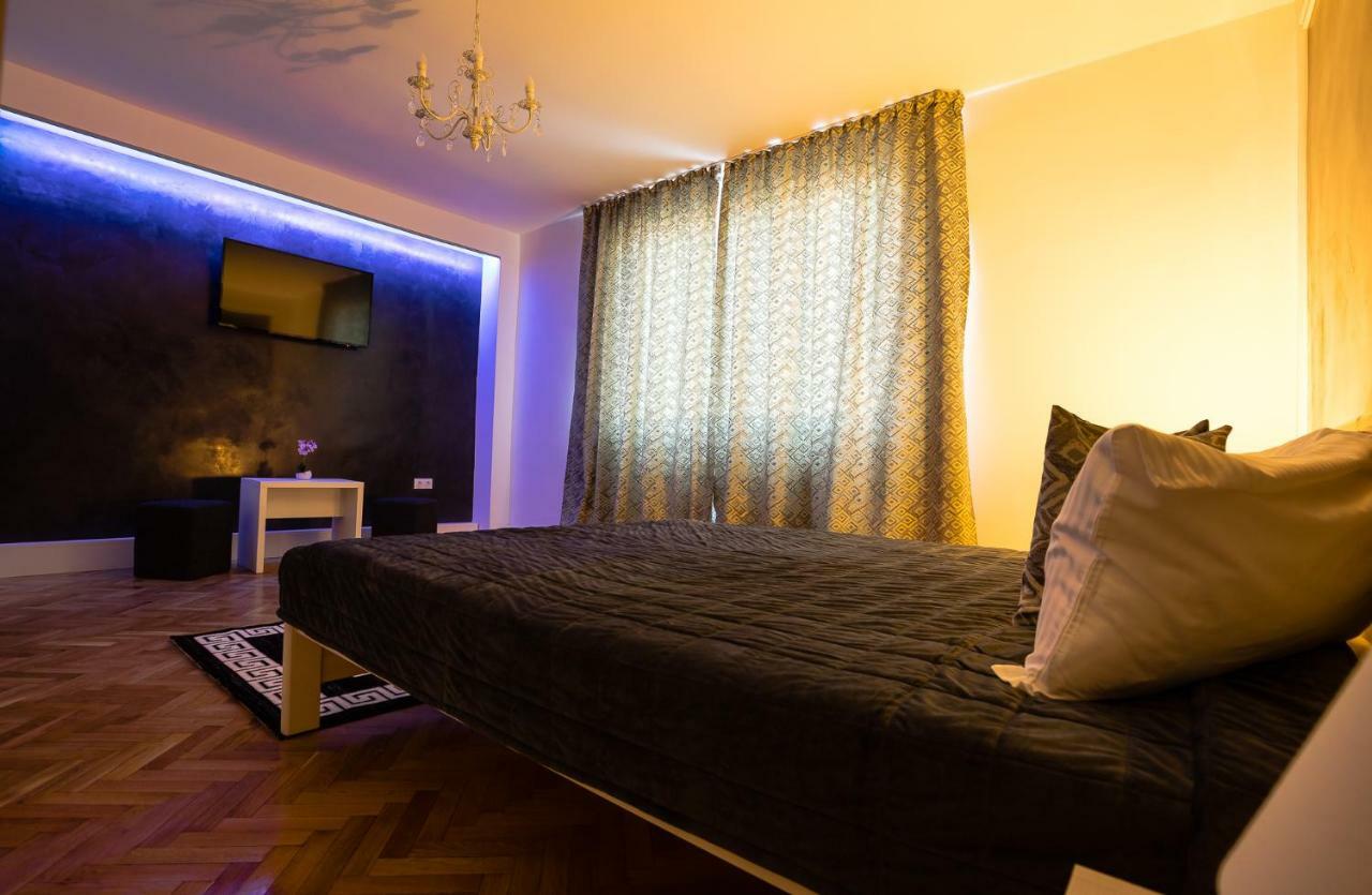 White Spacious Apartment Sibiu Bagian luar foto