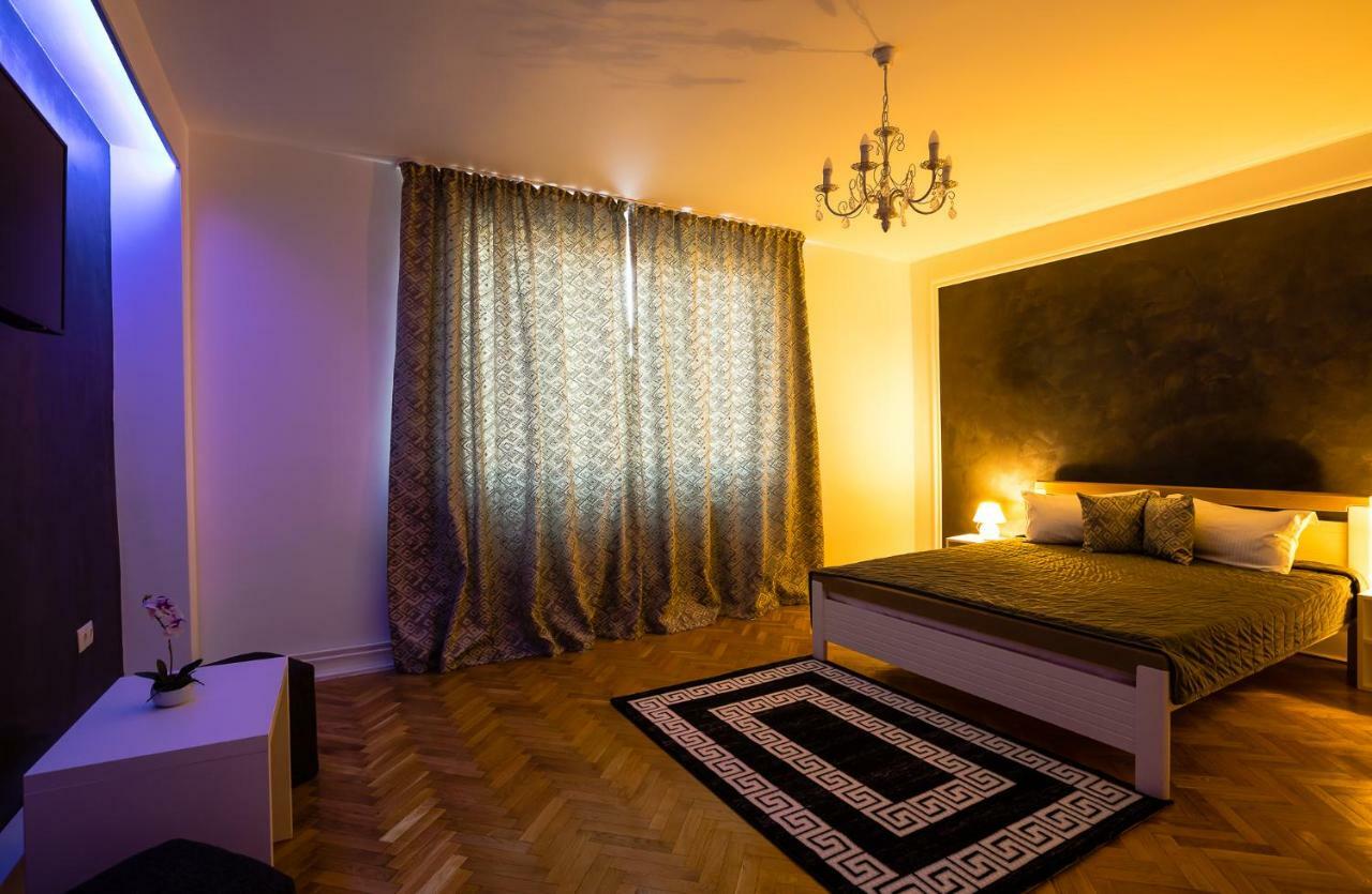 White Spacious Apartment Sibiu Bagian luar foto